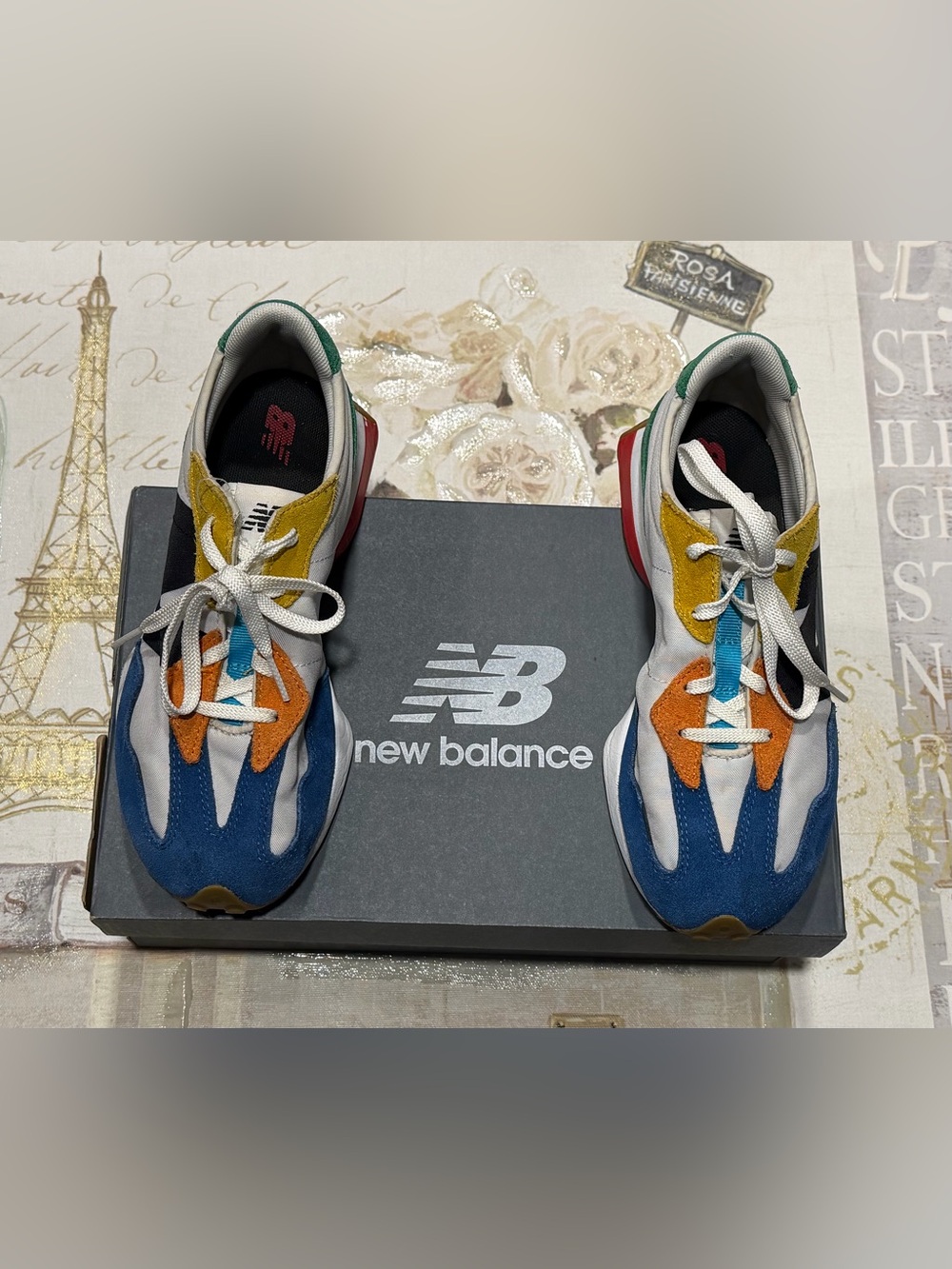 New Balance 327 'Multi-Color"
MS327PBA Women's Size 5
Sneakers